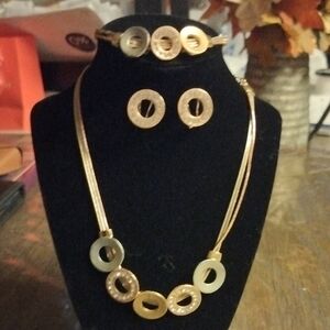 Chic Gold and Cream Necklace Set